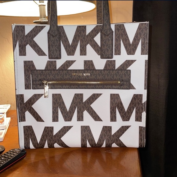 MK purse and matching wallet - Picture 2 of 2